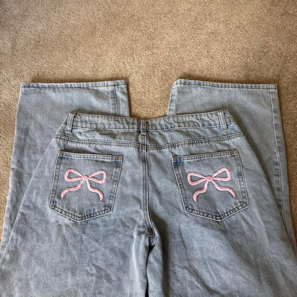 Edikted 100% cotton lightwash bow embroidered pocket relaxed jeans, Size L